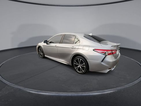 Used 2019 Toyota Camry SE FWD image 6