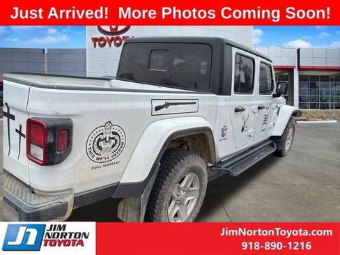 Used 2022 Jeep Gladiator Sport image 5