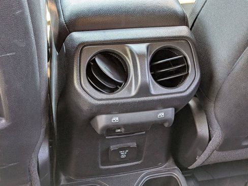 Used 2021 Jeep Wrangler Unlimited Rubicon w/ Cold Weather Group AWD/4WD image 29