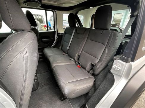 Used 2022 Jeep Wrangler Unlimited Sport image 23