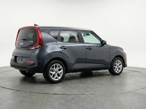 Used 2025 Kia Soul LX w/ LX Technology Package FWD image 9