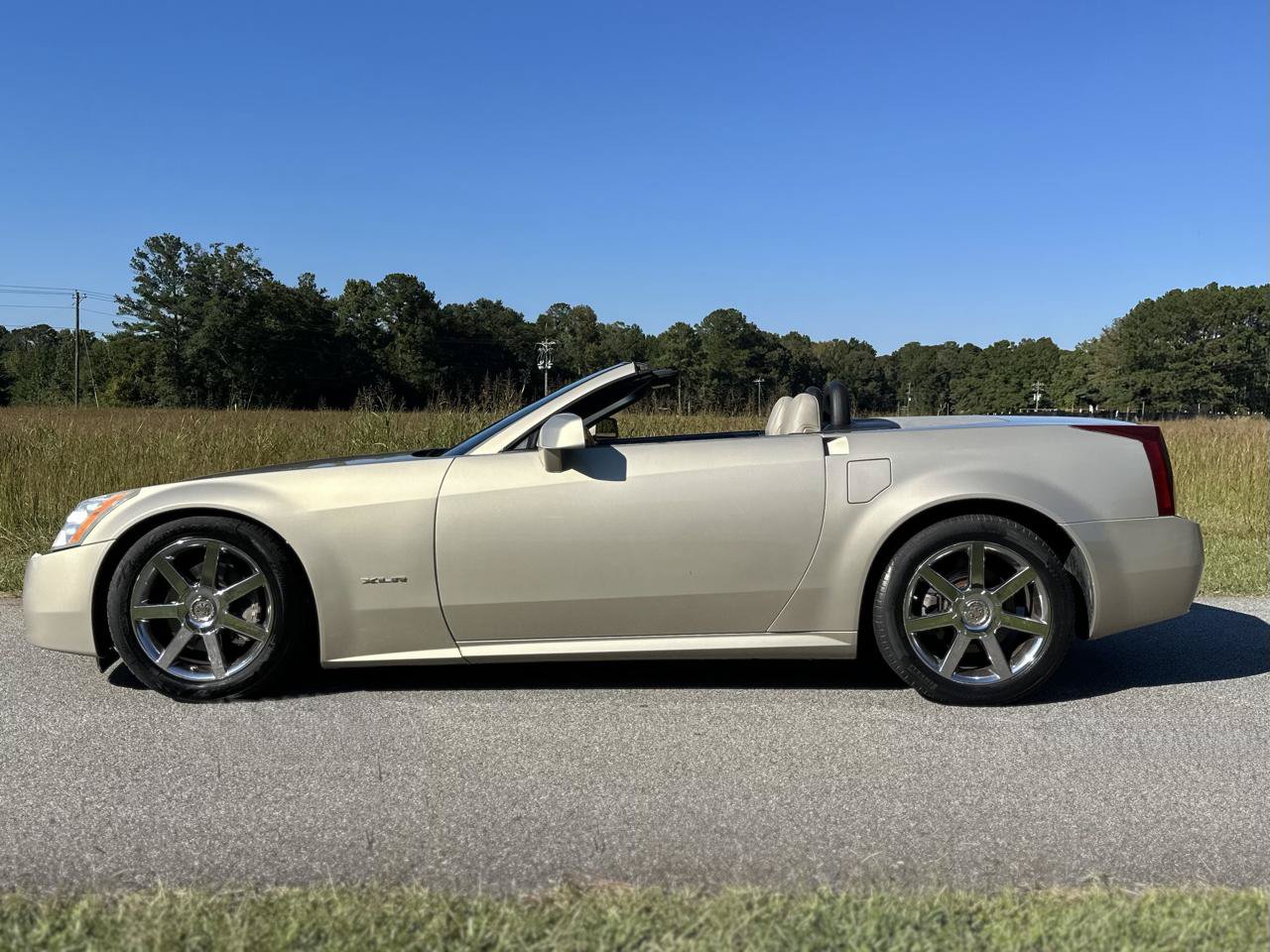 Used 2006 Cadillac XLR RWD image 2