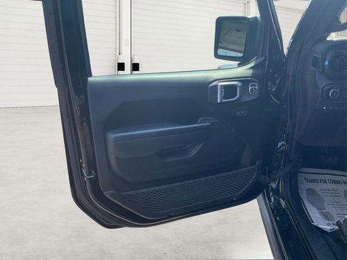 Used 2024 Jeep Wrangler Unlimited Rubicon 4xe image 18