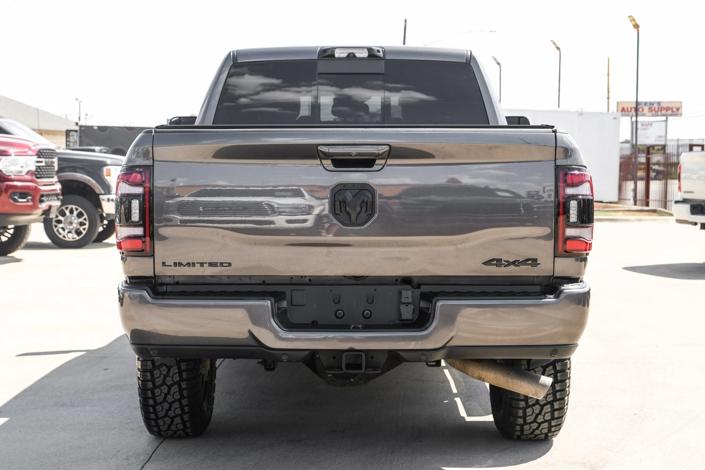 Used 2022 RAM 3500 Limited AWD/4WD image 9