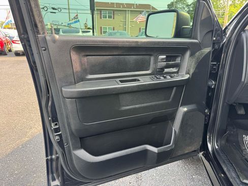Used 2018 RAM 1500 Express AWD/4WD image 9