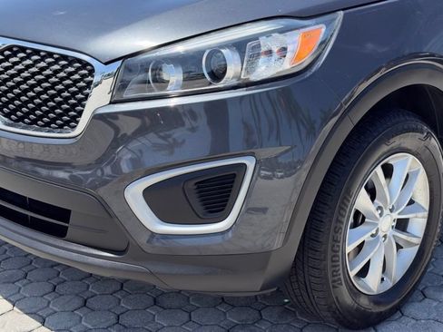 Used 2018 Kia Sorento FWD image 9