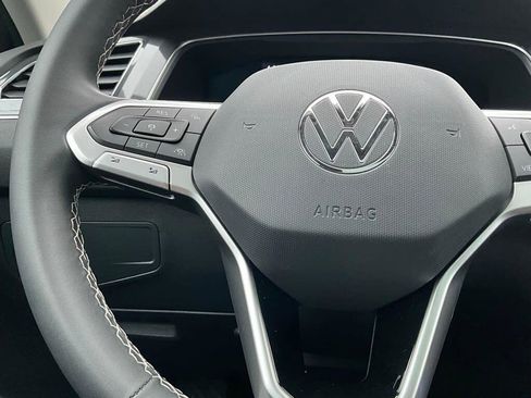 Used 2022 Volkswagen Tiguan SE image 21