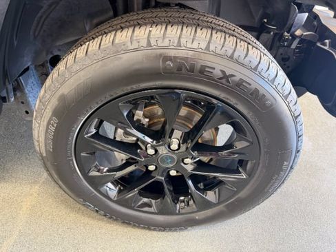 Used 2025 Jeep Wrangler Unlimited Sahara AWD/4WD image 9