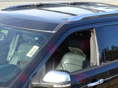 Used 2018 Ford Explorer Platinum image 32