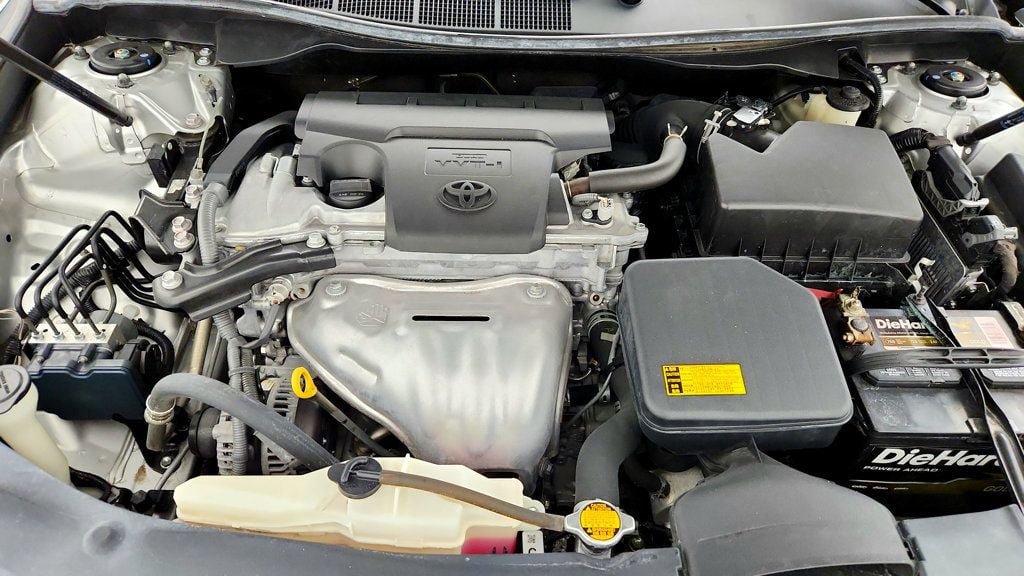 Used 2014 Toyota Camry SE FWD image 25