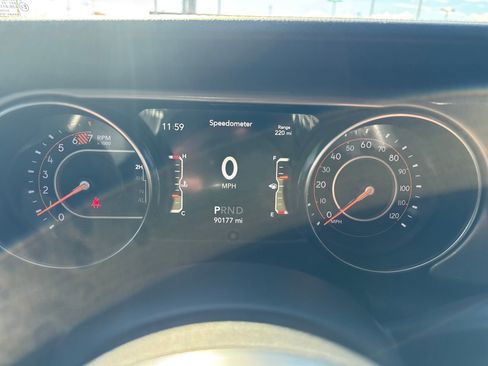 Used 2018 Jeep Wrangler Unlimited Sahara image 16