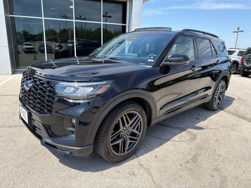 Used 2025 Ford Explorer ST w/ Sun And Sound Package AWD/4WD image 3