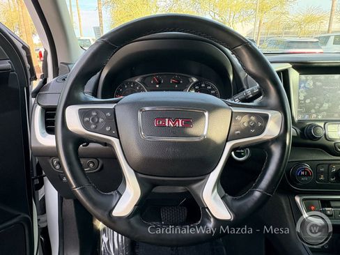 Used 2024 GMC Terrain SLT image 20