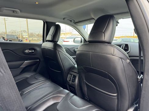 Used 2019 Jeep Cherokee Latitude Plus w/ Cold Weather Group image 32
