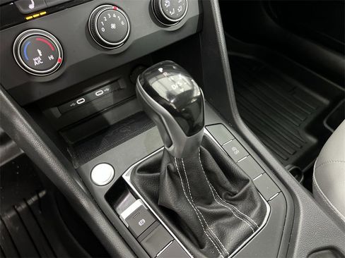 Used 2022 Volkswagen Taos SE image 15