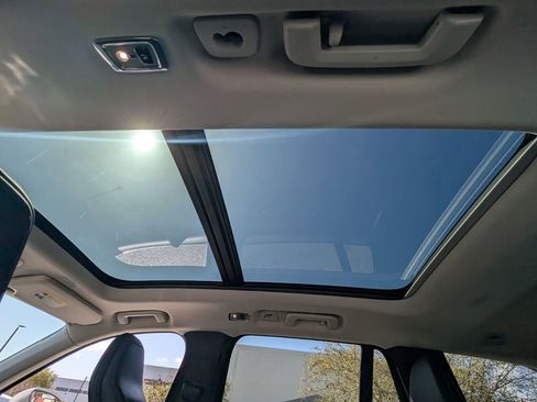 Used 2022 Volvo XC90 T5 Momentum image 13