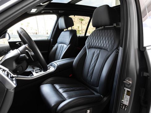 Used 2025 BMW X5 M60i AWD/4WD image 22