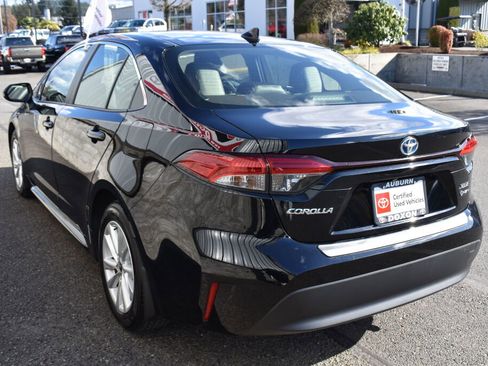 Used 2025 Toyota Corolla XLE image 7