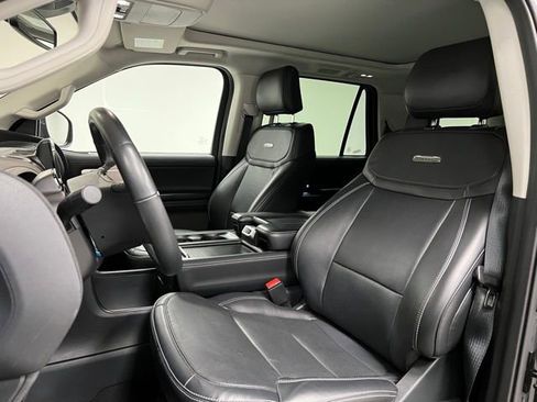 Used 2025 Ford Expedition Platinum AWD/4WD image 19