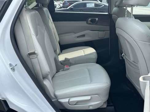 Used 2022 Kia Sorento EX w/ Panoramic Sunroof Package FWD image 7