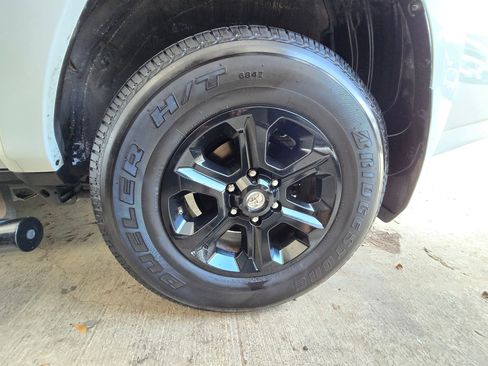 Used 2020 Toyota 4Runner SR5 RWD image 10