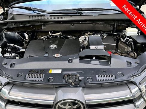 Certified 2019 Toyota Highlander Limited AWD/4WD image 31
