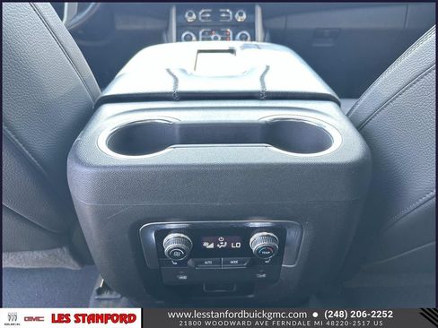 Used 2022 GMC Yukon XL Denali AWD/4WD image 16