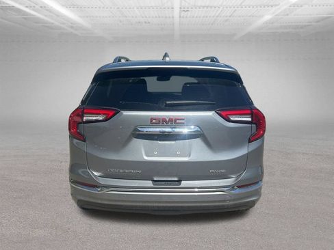 Used 2024 GMC Terrain Denali w/ Denali Premium Package AWD/4WD image 4