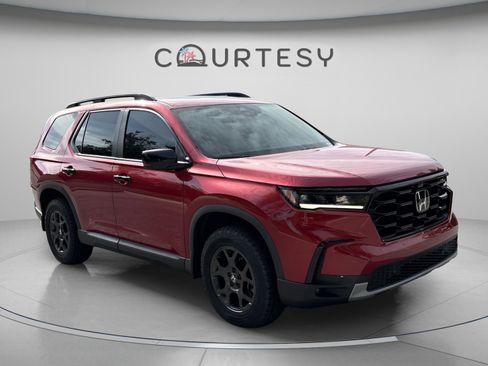 Used 2023 Honda Pilot TrailSport image 9