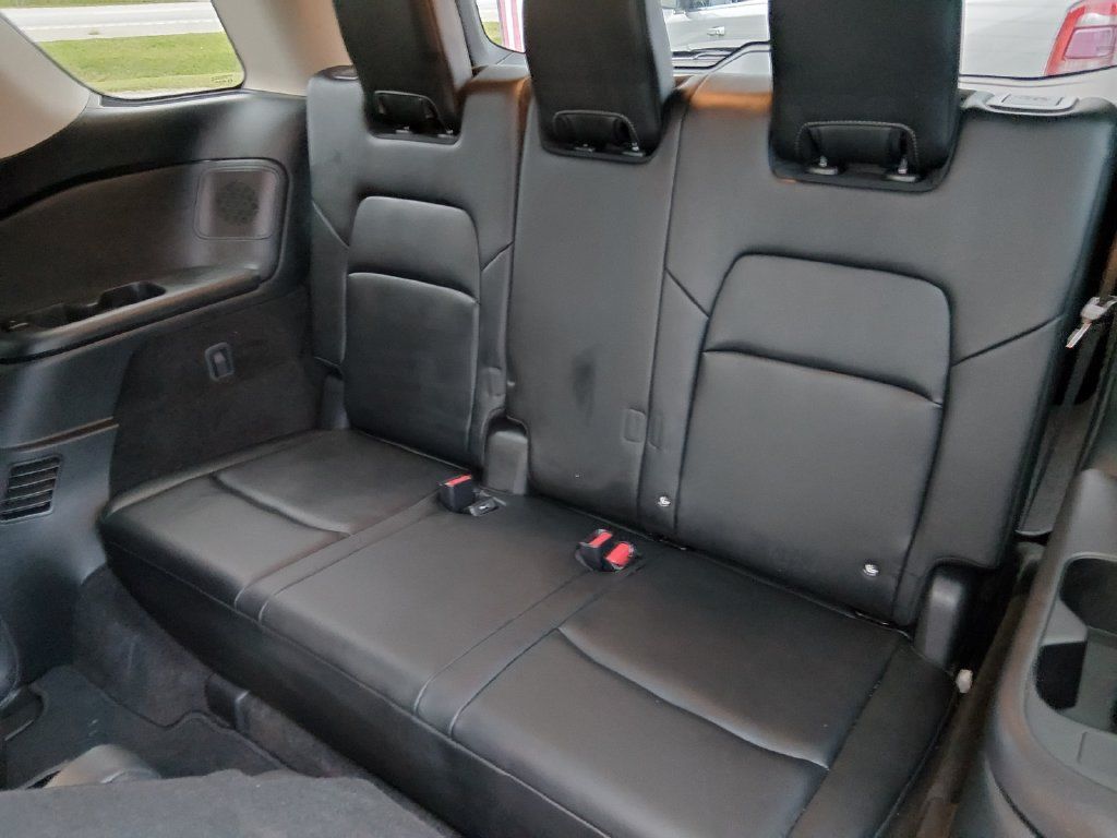 Used 2026 Nissan Pathfinder SL w/ SL Premium Package FWD image 16