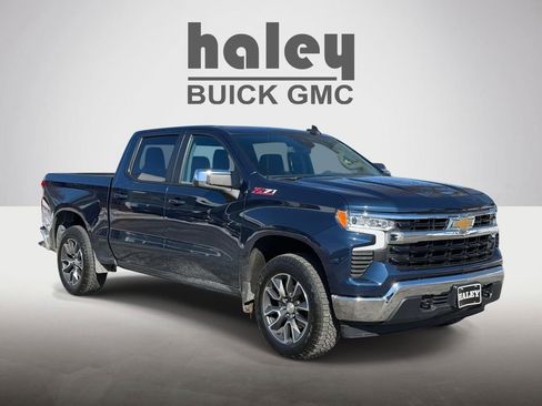 Used 2022 Chevrolet Silverado 1500 LT w/ Z71 Off-Road Package image 1