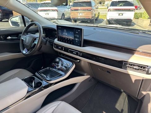 Certified 2021 Lincoln Nautilus Reserve w/ Equipment Group 201A image 22