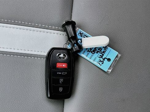 Used 2025 Toyota Camry SE AWD/4WD image 32