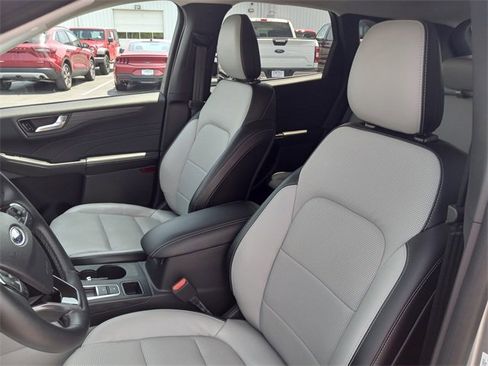 Used 2023 Ford Escape Platinum image 40