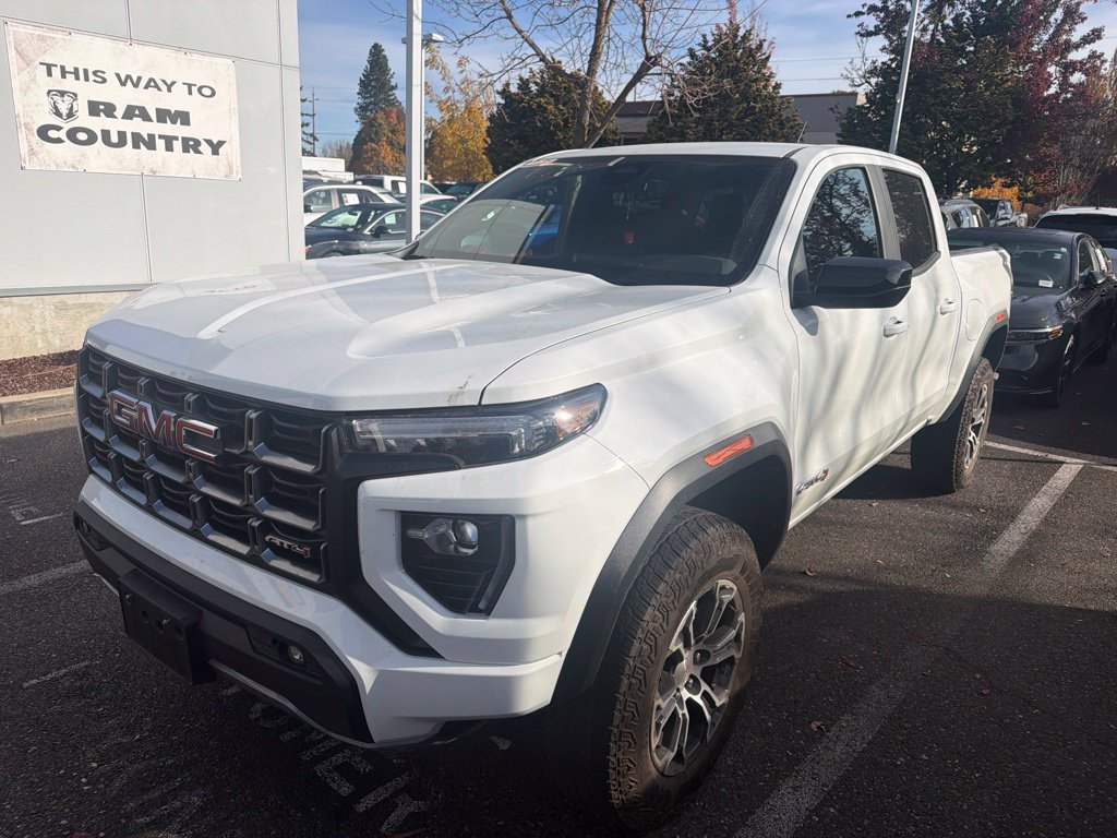 Used 2025 GMC Canyon AT4 w/ AT4 Premium Package AWD/4WD image 3