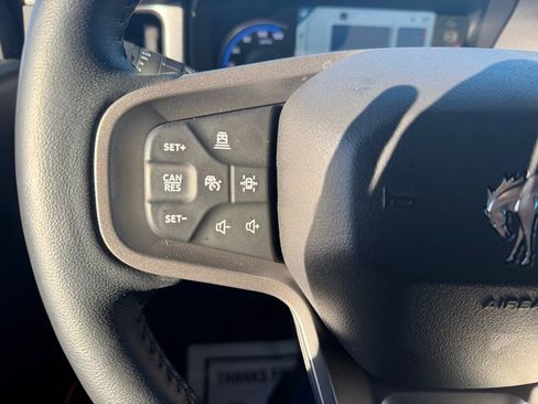 Used 2023 Ford Bronco Badlands image 33