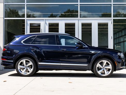 Certified 2024 Bentley Bentayga image 5