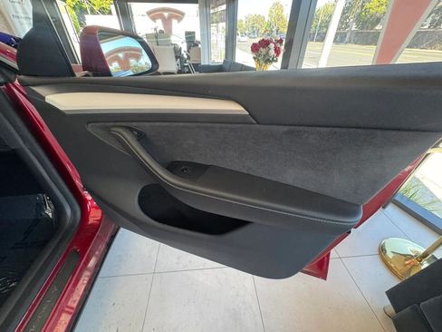 Used 2024 Tesla Model Y Long Range AWD/4WD image 25