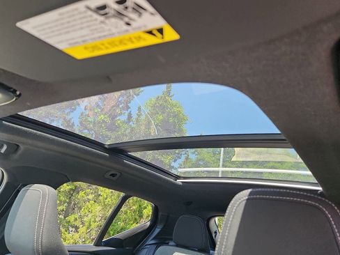 Used 2025 Volvo XC40 B5 Core image 16