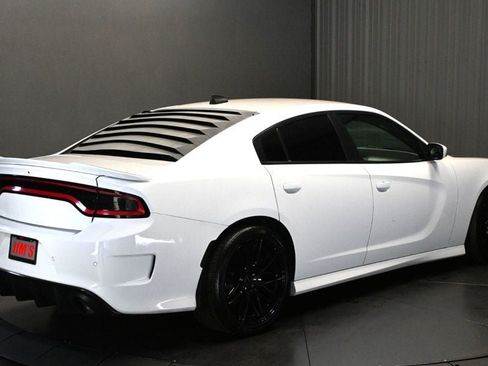 Used 2019 Dodge Charger R/T w/ Plus Group RWD image 5