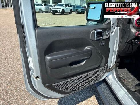 Used 2023 Jeep Gladiator Sport AWD/4WD image 13