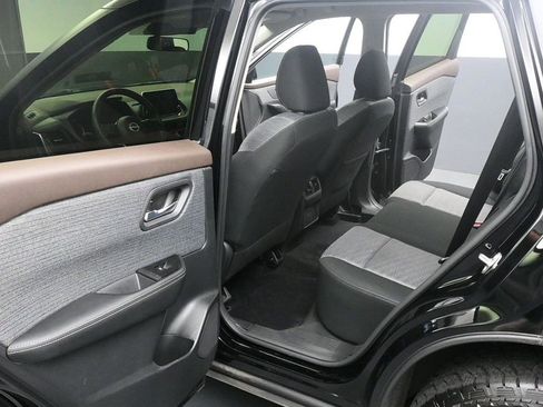 Used 2023 Nissan Rogue SV image 21