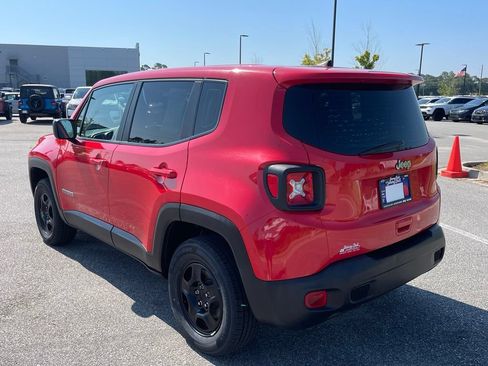 Certified 2022 Jeep Renegade Sport AWD/4WD image 17