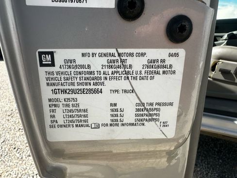 Used 2005 GMC Sierra 2500 SLT w/ Skid Plate Package image 43