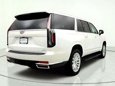 Used 2024 Cadillac Escalade ESV Luxury RWD image 5