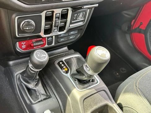 Used 2025 Jeep Wrangler Unlimited Sport AWD/4WD image 28