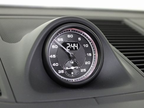 Used 2025 Porsche Macan Turbo image 24