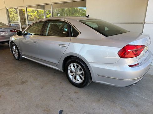 Used 2016 Volkswagen Passat 1.8T S image 2