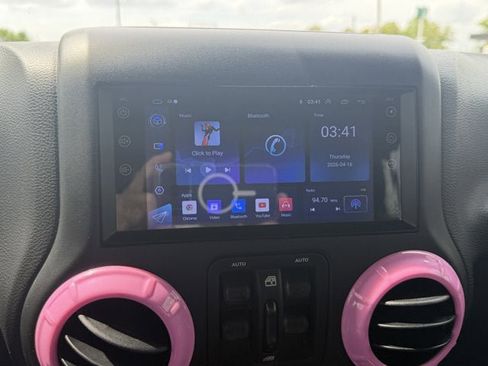 Used 2017 Jeep Wrangler Unlimited Sahara w/ Connectivity Group image 19