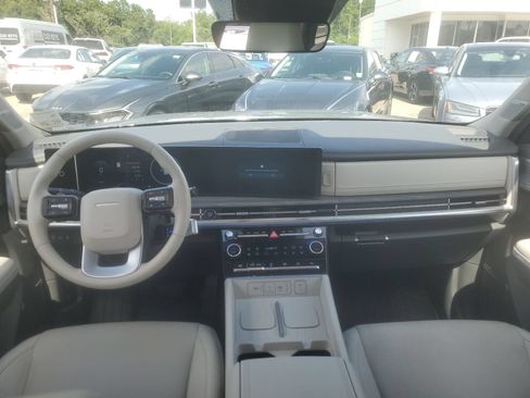 Used 2024 Hyundai Santa Fe Limited FWD image 9